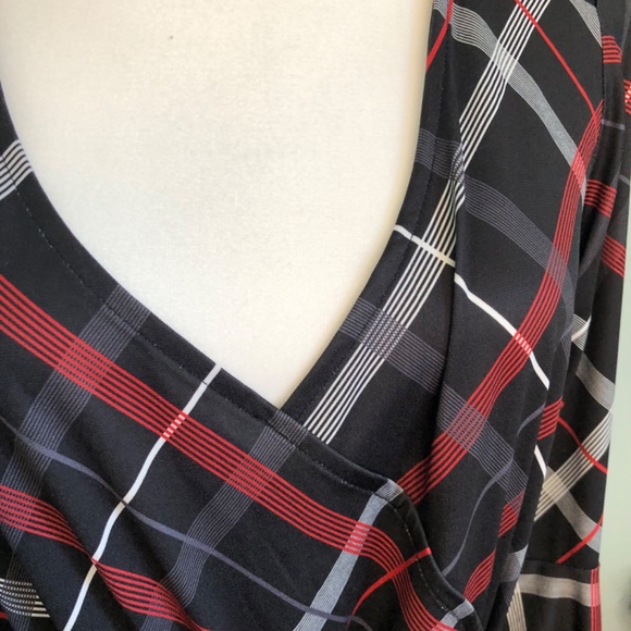 VENUS Mixed Media Wrap-Look Top NWOT 1X - Picture 7 of 10